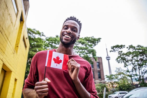 Descubre cómo conseguir trabajos en Canadá para extranjeros en 2025. Requisitos, sectores en demanda y portales de empleo actualizados.